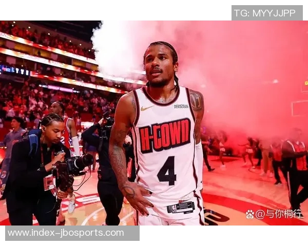 杰伦格林展现魅力穿搭太阳城市版球衣尽显时尚风采