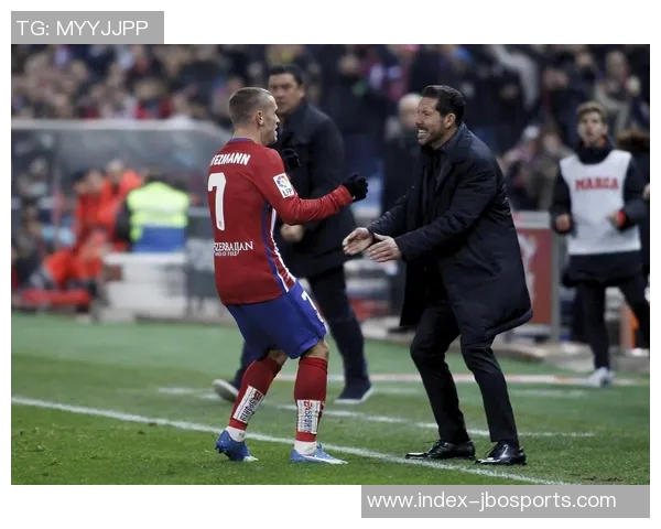 佛罗伦萨决定瓦诺利继续执教两场并启动管理层重组计划