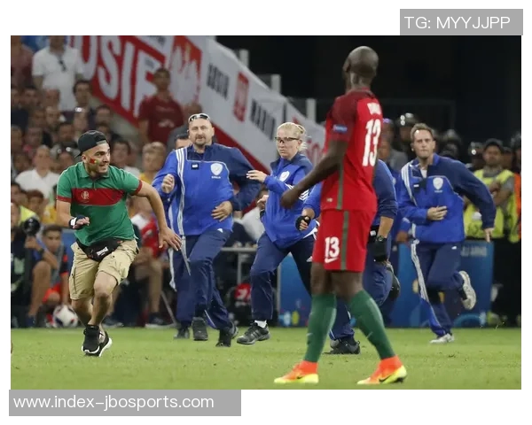 梅西因安全隐患和管理混乱提前结束绕场活动引发球迷不满