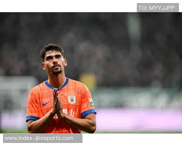 泰山队外援马德鲁加与泽卡共赏济南夜景尽显美丽风光